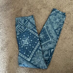 American Eagle The Lightweight Everything Legging Blue Paisley